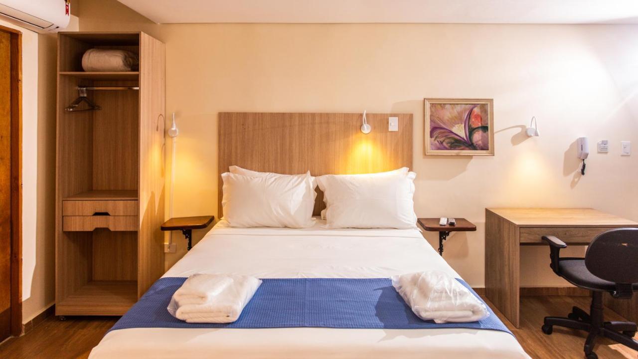 Hotel Chalet Monet - Granja Vianna Cotia  Luaran gambar